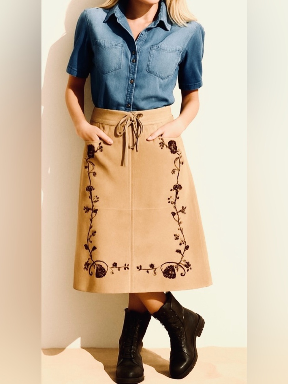 Danier Emboidered Brushed Suede Leather Skirt Size 6
